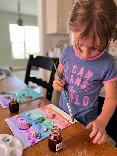 What benefits are typically included in a primary school teacher’s compensation package?